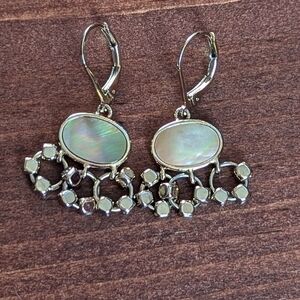 🐚 Vintage Mother of Pearl MOP danglers gold tone earrings hoop clasp 1.25"